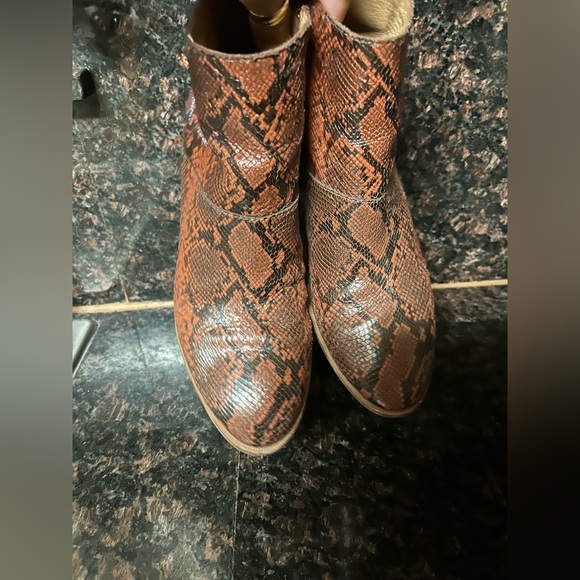 MADEWELL The Rosie Ankle Boot in Snake Embossed Leather 9.5 - Picture 13 of 17